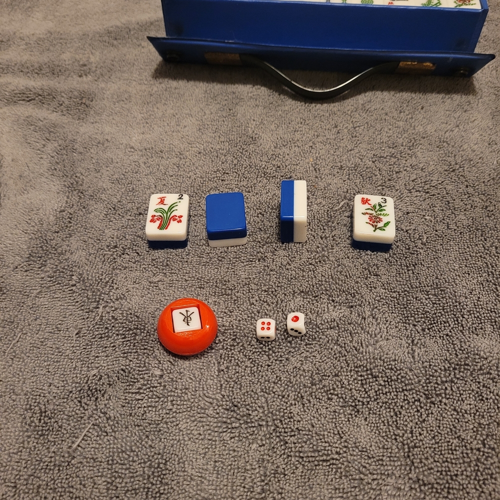 Classic Mahjong Set in Blue Case - Picture 6 of 7